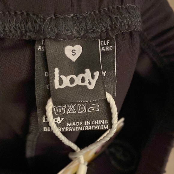 ***NWT*** BODY BY RAVEN TRACY GREY LEGGINGS SIZE SMALL - Picture 7 of 11